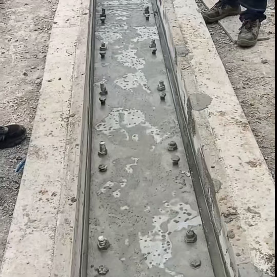 瑞丽港口码头起重机龙门吊重型机械设备稳固用早强快凝轨道胶泥